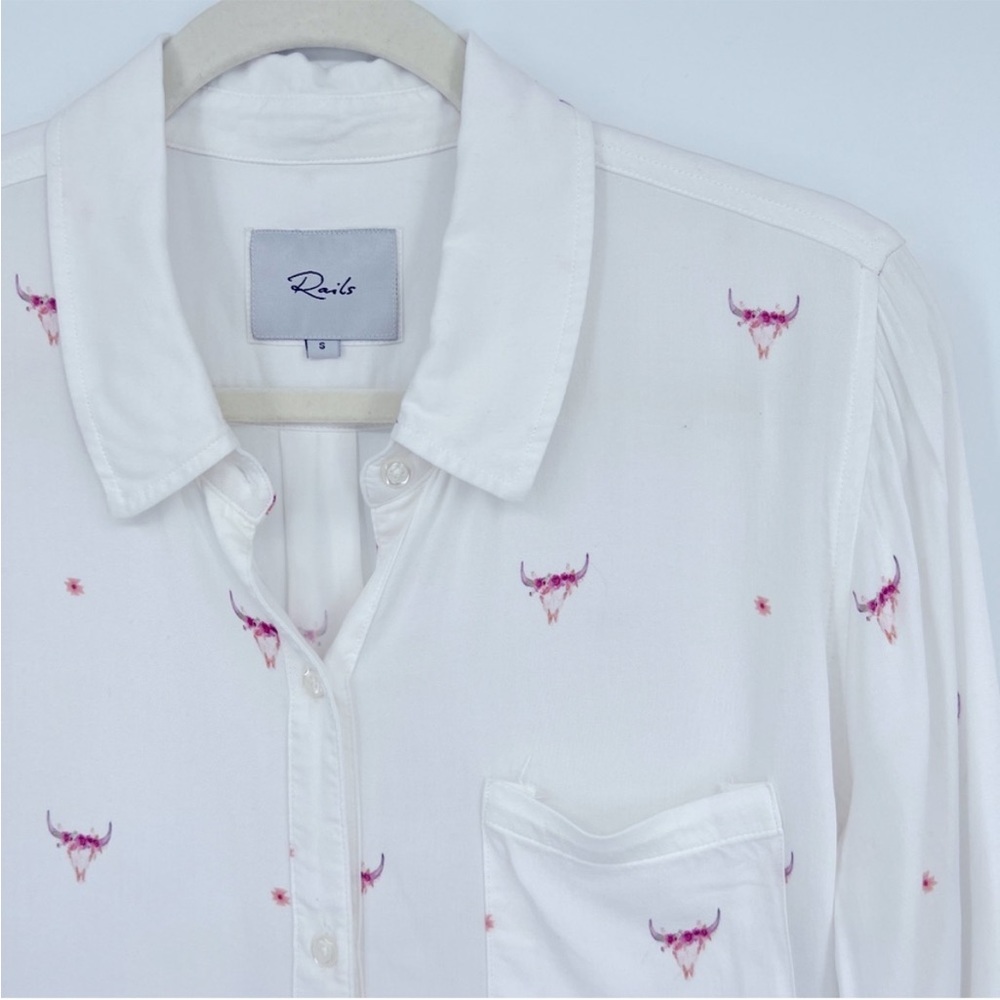 Rails Rosci Indio Bull Skull Western Print Long
Sleeves Collared Buttondown Top